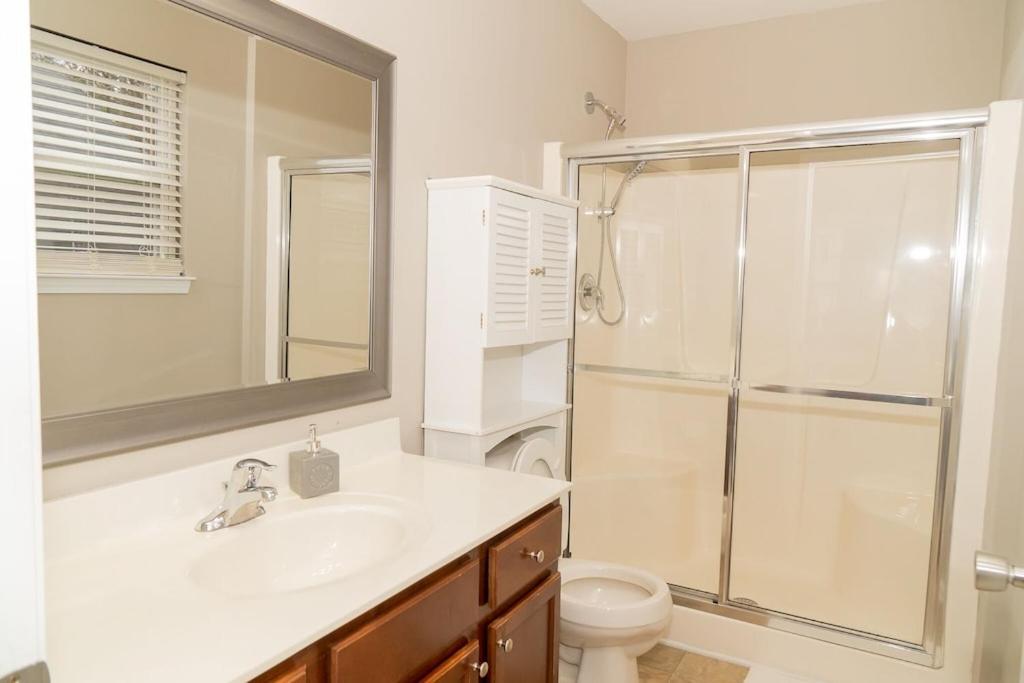 Beautiful Spacious 4 Bedroom House , Sleeps 8+ Raleigh Exterior foto