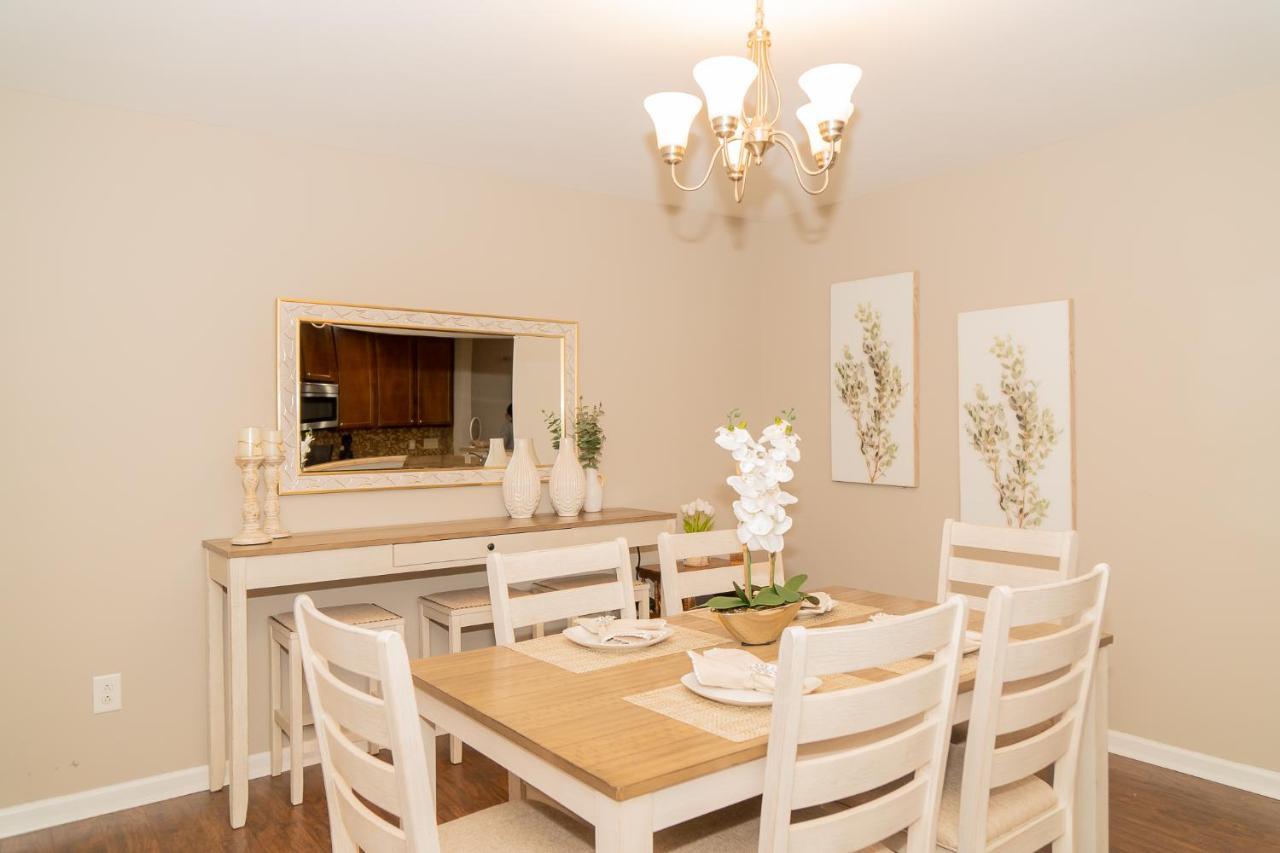 Beautiful Spacious 4 Bedroom House , Sleeps 8+ Raleigh Exterior foto