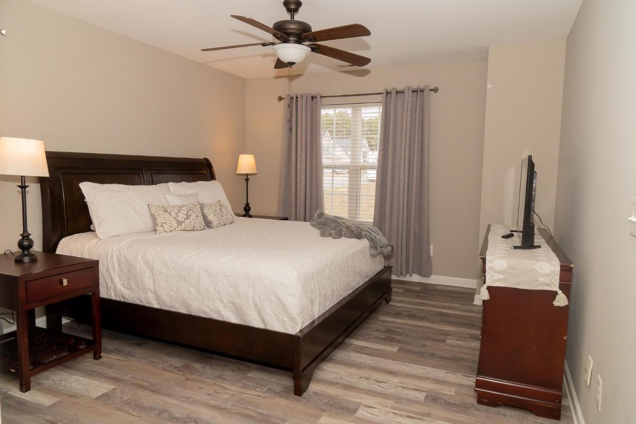 Beautiful Spacious 4 Bedroom House , Sleeps 8+ Raleigh Exterior foto