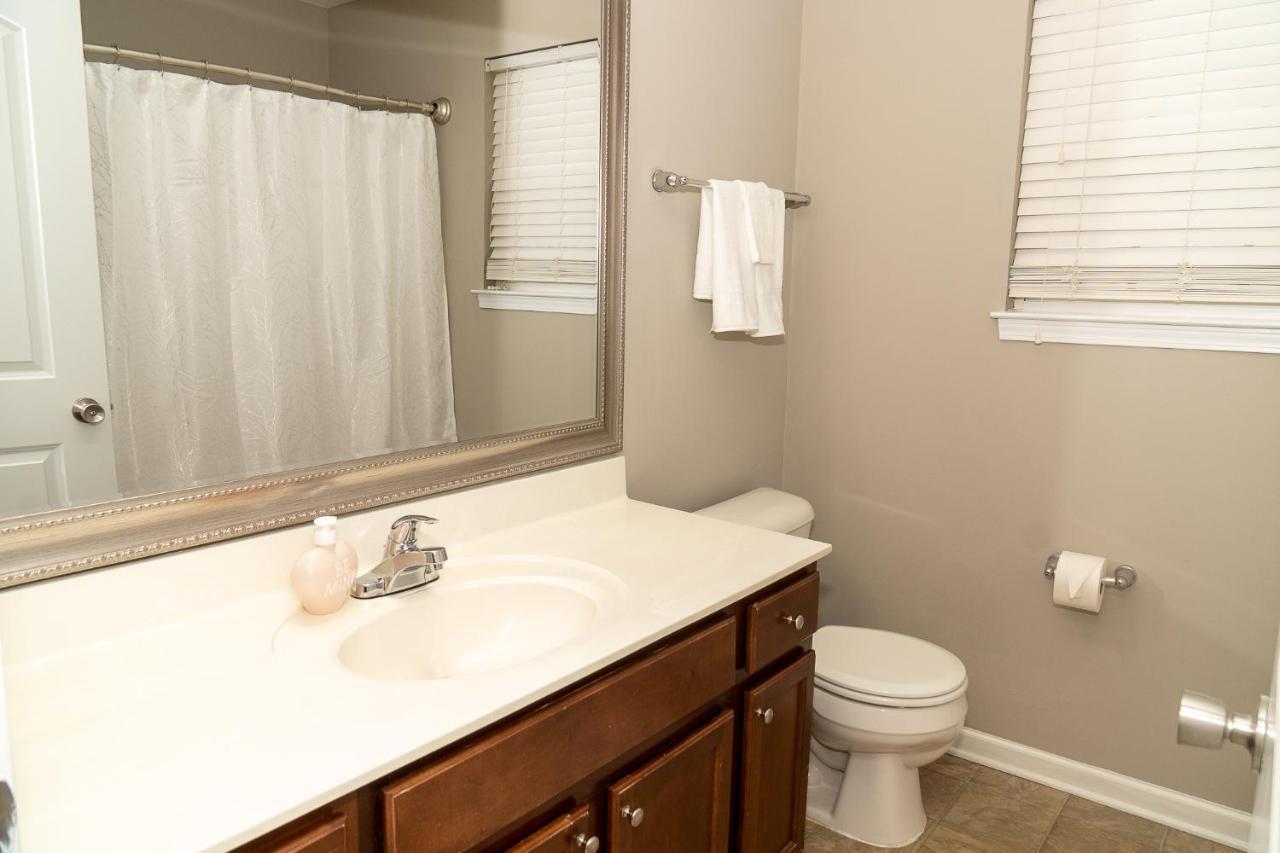 Beautiful Spacious 4 Bedroom House , Sleeps 8+ Raleigh Exterior foto