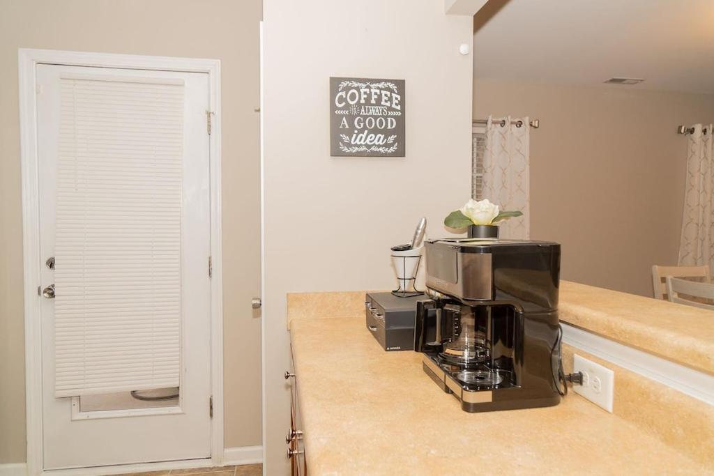 Beautiful Spacious 4 Bedroom House , Sleeps 8+ Raleigh Exterior foto